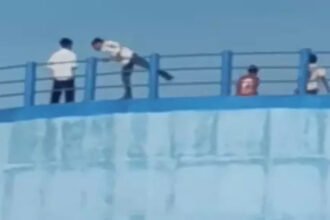 Water Tank Stunt Video : 70 फीट ऊंची पानी की टंकी पर जानलेवा स्टंट, VIDEO वायरल