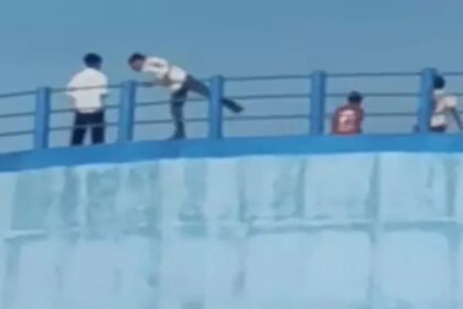 Water Tank Stunt Video : 70 फीट ऊंची पानी की टंकी पर जानलेवा स्टंट, VIDEO वायरल