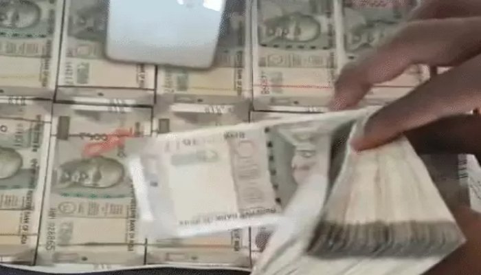 Fake Currency Scam : 45 करोड़ के नकली नोट का झांसा, कारोबारी से 1.13 करोड़ की ठगी 