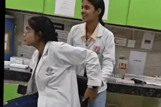 Lab Reel : मरीजों के सैंपल के बीच महिला टेक्नीशियंस ने बनाई रील, वीडियो वायरल होते ही जांच शुरू