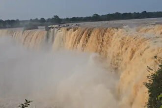 Bastar Tourism : बस्तर के झरनों पर उमड़ा सैलानियों का सैलाब, चित्रकोट-तीरथगढ़ पहली पसंद