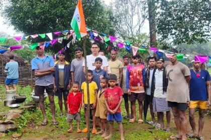 Abujhmarh Independence Day : जहां तिरंगे से डरते थे ग्रामीण, वहां पहली बार शान से लहराया राष्ट्रीय ध्वज