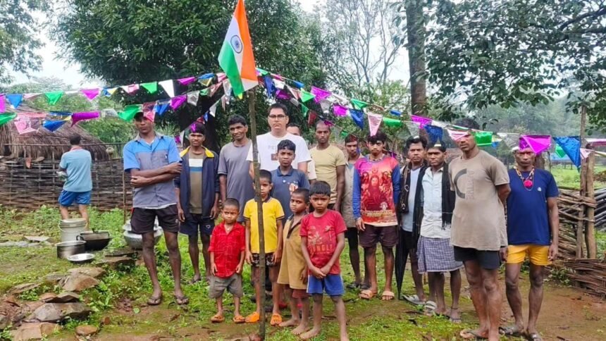 Abujhmarh Independence Day : जहां तिरंगे से डरते थे ग्रामीण, वहां पहली बार शान से लहराया राष्ट्रीय ध्वज