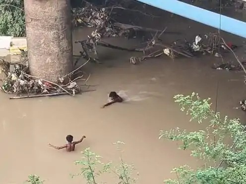Korba iPhone Falls in Canal