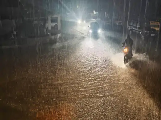 Chhattisgarh Monsoon Alert : छत्तीसगढ़ में फिर सक्रिय हुआ मानसून, भाटापारा में ट्रैक पर पानी से ट्रेनें प्रभावित