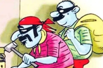Raigarh Theft : बाइक की डिक्की से 40 हजार कैश चोरी, घर से 1 लाख उड़ाए