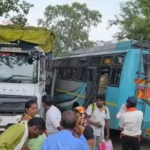 Katghora Road Accident : सड़क किनारे खड़े ट्रक ने कराया हादसा, बस-बोलेरो की भिड़ंत में 8 घायल