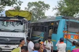 Katghora Road Accident : सड़क किनारे खड़े ट्रक ने कराया हादसा, बस-बोलेरो की भिड़ंत में 8 घायल