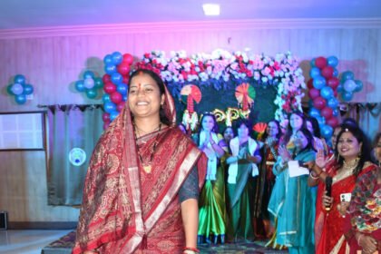 Teej Mahotsav Raipur Press Club : तीज के रंग में सराबोर प्रेस क्लब, लक्ष्मी राजवाड़े ने महिला पत्रकारों संग किया रैंप वॉक