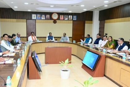 Chhattisgarh Cabinet Decision : साय कैबिनेट का बड़ा फैसला, नौकरी की उम्र सीमा 45 साल, युवाओं को भी 500 करोड़ समेत लिए गए कई महत्वपूर्ण निर्णय