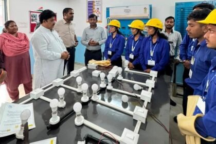 Foxconn Bengaluru Job : धमतरी की तीन बेटियों ने तोड़ी बंदिशें, अब बेंगलुरु में बनाएंगी Apple iPhone