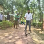 Korba King Cobra Rescue : रिसार्ट के बिजली बोर्ड में कुंडली मारकर बैठा था 8 फीट का किंग कोबरा