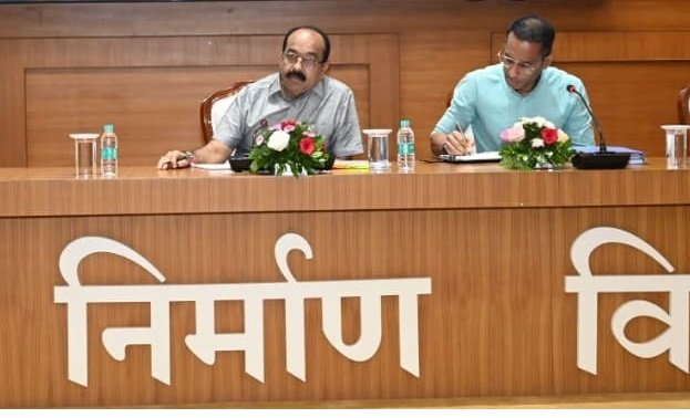 Chhattisgarh Road Repair : बारिश से खराब सड़कें 15 अक्टूबर तक होंगी दुरुस्त, उप मुख्यमंत्री साव ने जताई नाराजगी