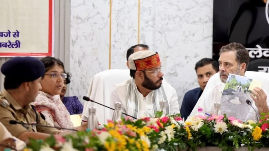 Rahul Gandhi Raebareli : राहुल गांधी ने DM को दिखाई गड्ढों वाली सड़कें, पूछा- इतनी खराब हालत क्यों?