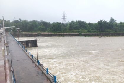 Gariyaband Sikasar Dam : सिकासार जलाशय 89.32% भरा, 12 गेट 3 फीट तक खोले, 20 हजार क्यूसेक पानी छोड़ा