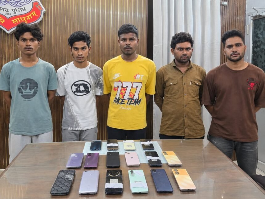 Mobile Loot Syndicate : रायपुर में लूट, ओडिशा में लॉक खुला और कोटा में बदली पहचान, 5 गिरफ्तार, 100 वारदातों का खुलासा