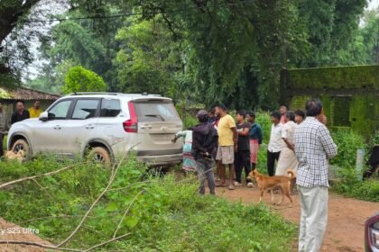 Ganja Smuggling Ambikapur : गांजा तस्करी की आशंका में स्कार्पियो जब्त, दो गिरफ्तार, गन्ने के खेत में 3 किमी दौड़ाकर पकड़ा