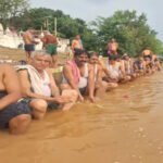 Pitru Paksha 2026 : पितृ पक्ष के पहले दिन घाटों पर उमड़ी भीड़, कन्हर नदी में तर्पण-पिंडदान