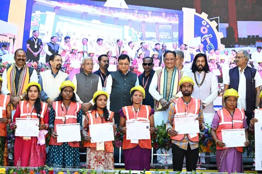 Vishwakarma Jayanti : CM साय की 3 बड़ी घोषणाएं, ई-बाइक से ई-रिक्शा तक श्रमिकों को राहत