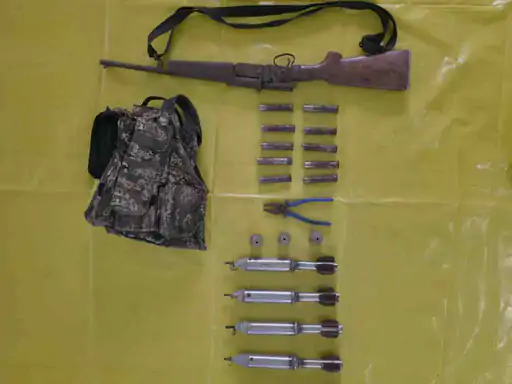 Nilamdagu Arms Recovery : जंगल में हथियारों का डंप बरामद, 12 बोर कट्टा और जिंदा राउंड समेत गोला-बारूद जब्त