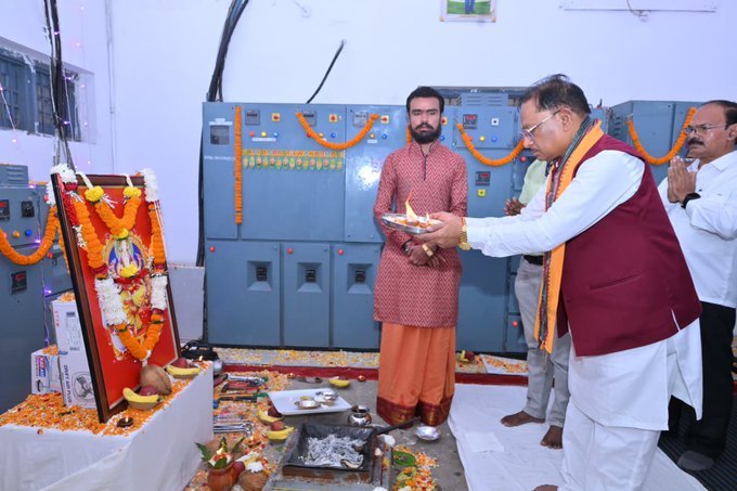 Vishwakarma Jayanti 2026 : मुख्यमंत्री साय ने की भगवान विश्वकर्मा की पूजा, श्रम और कौशल के सम्मान का दिया संदेश