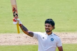 ईशान किशन का तूफानी प्रदर्शन (Ishan Kishan Duleep Trophy) जारी रखा और साउथ जोन के गेंदबाजों पर जमकर प्रहार किया। उनकी इस पारी ने एक बार