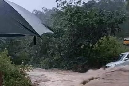 Kedarnath Yatra : लगातार तीसरे दिन बंद रही यात्रा, 500 से ज्यादा तीर्थयात्री फंसे, हेलीकॉप्टर सेवा शुरू