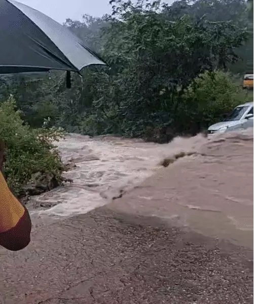 Kedarnath Yatra : लगातार तीसरे दिन बंद रही यात्रा, 500 से ज्यादा तीर्थयात्री फंसे, हेलीकॉप्टर सेवा शुरू
