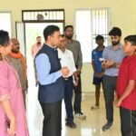 Balodabazar Collector Inspection : छात्रावास में अधीक्षक मिले अनुपस्थित, कलेक्टर ने जारी कराया नोटिस