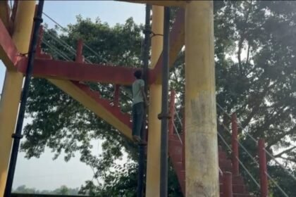 Dongargarh Youth Death : पानी टंकी के नीचे युवक का शव लटका मिला, मौत की वजह पर रहस्य