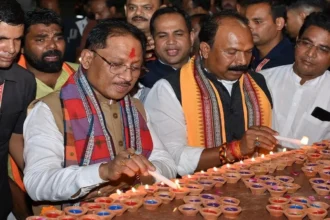 Chhattisgarh Aashirwad Ke Diye : 1.50 करोड़ से ज्यादा दीयों से जगमगाया छत्तीसगढ़, गांव से शहर तक दिखी जनभागीदारी