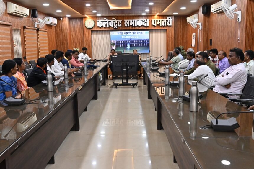 Dhamtari Prayer Meeting : प्रार्थना सभा में हिंदुओं की मौजूदगी पर रोक, मतांतरण मानकर शिकायत की बात