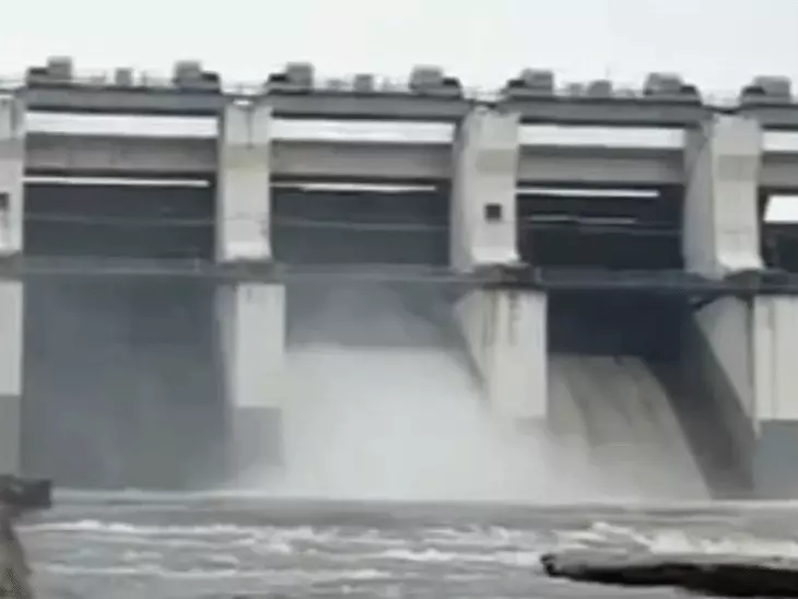 Gangrel Dam Gate Opening