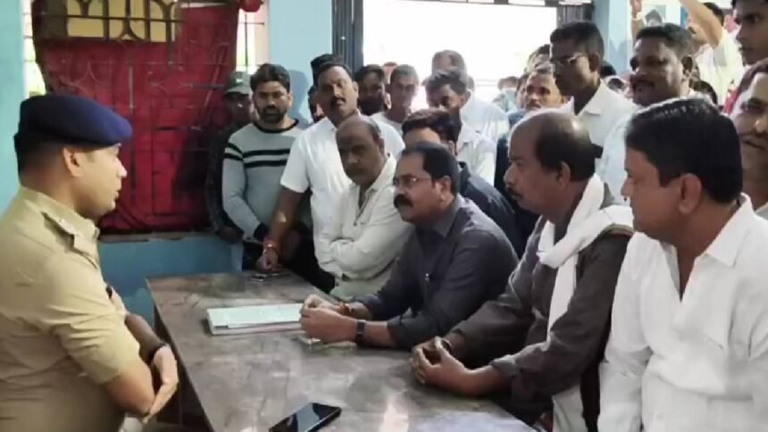 Indra Saw Protest