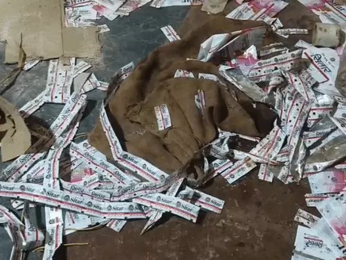 GST Gutkha Factory Raid : कुम्हारी में गुटखा फैक्ट्री पर छापा, दो मशीनें और 30 बोरा माल जब्त