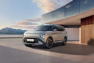 Kia Carens CNG : 12.12 लाख से शुरू हुई कीमत, Carens Clavis CNG भी लॉन्च, जानें फीचर्स और इंजन