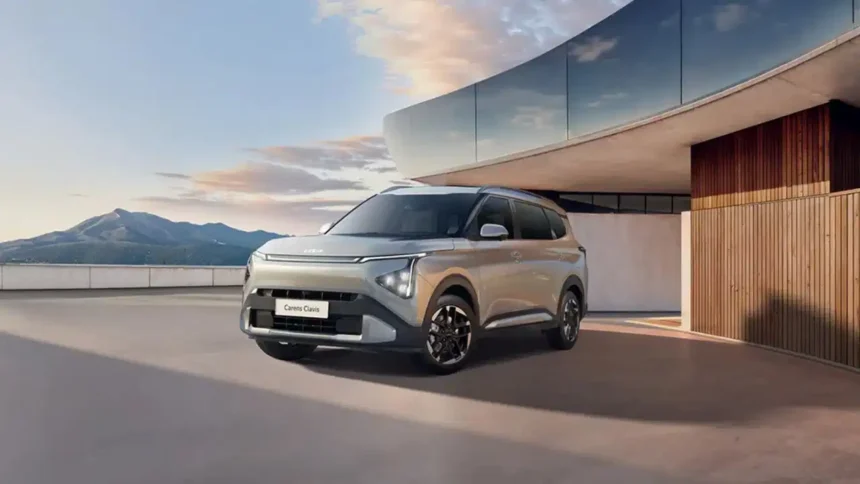 Kia Carens CNG : 12.12 लाख से शुरू हुई कीमत, Carens Clavis CNG भी लॉन्च, जानें फीचर्स और इंजन
