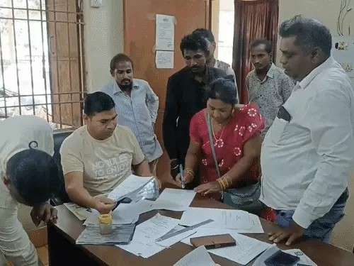 Korba Suicide Case : रील देखते-देखते गया नेटवर्क, महिला ने कीटनाशक का सेवन; इलाज के दौरान मौत