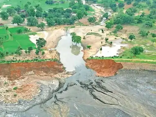 Dam Collapse : बारिश में बह गए करोड़ों के बांध, निर्माण की गुणवत्ता पर उठे सवाल
