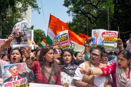Gyanesh Kumar Congress Protest : मुख्य चुनाव आयुक्त के इस्तीफे की मांग पर देशभर में कांग्रेस का प्रदर्शन, SIR पर घमासान