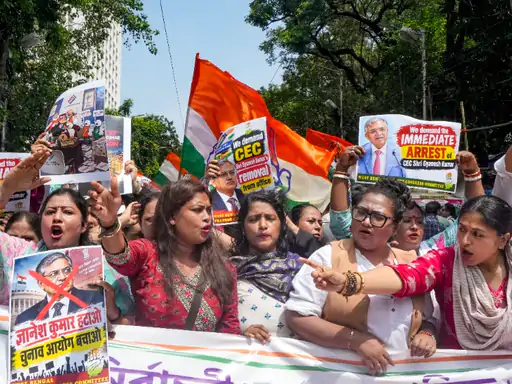 Gyanesh Kumar Congress Protest : मुख्य चुनाव आयुक्त के इस्तीफे की मांग पर देशभर में कांग्रेस का प्रदर्शन, SIR पर घमासान