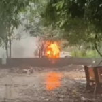 Sukma Police Vehicle Fire : कलेक्टर परिसर में चलती बोलेरो में लगी आग, पुलिसकर्मी सुरक्षित