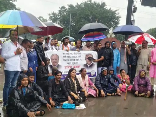 Raipur Congress Protest : बारिश में भी कांग्रेस का पैदल मार्च, SIR और ‘वोट चोरी’ पर CEC से इस्तीफे की मांग