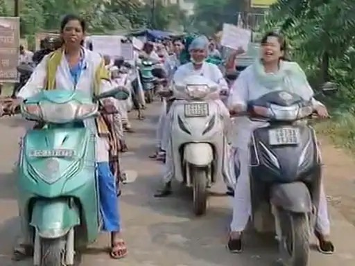 Raigarh Nursing Staff Protest