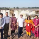 Chitrakote Waterfall : चित्रकोट की खूबसूरती पर मुग्ध हुए देशभर के अधिकारी, गौर नृत्य से हुआ स्वागत