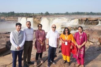 Chitrakote Waterfall : चित्रकोट की खूबसूरती पर मुग्ध हुए देशभर के अधिकारी, गौर नृत्य से हुआ स्वागत