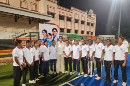 Harleen Deol Hockey Academy Visit : हॉकी खिलाड़ियों से मिलीं क्रिकेटर हरलीन देओल, बोलीं- मेहनत करो, देश के लिए खेलने का सपना देखो