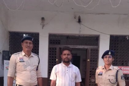 Bhatapara Ganja Case : भैंसापसरा में गांजा बेचने की तैयारी, पुलिस ने दबोचा, 732 ग्राम माल बरामद