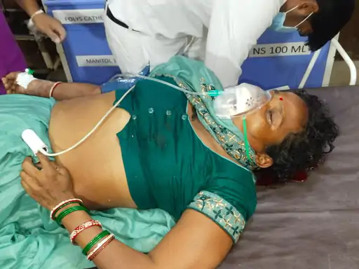 Balod Road Accident : कार की टक्कर से महिला की मौत, बेटे और दो बच्चियों समेत नहर में गिरे, ग्रामीणों ने किया चक्काजाम