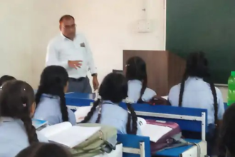 Bilaspur School Inspection : स्कूल निरीक्षण में 17 शिक्षक-कर्मचारी गायब, दो प्राचार्यों को नोटिस